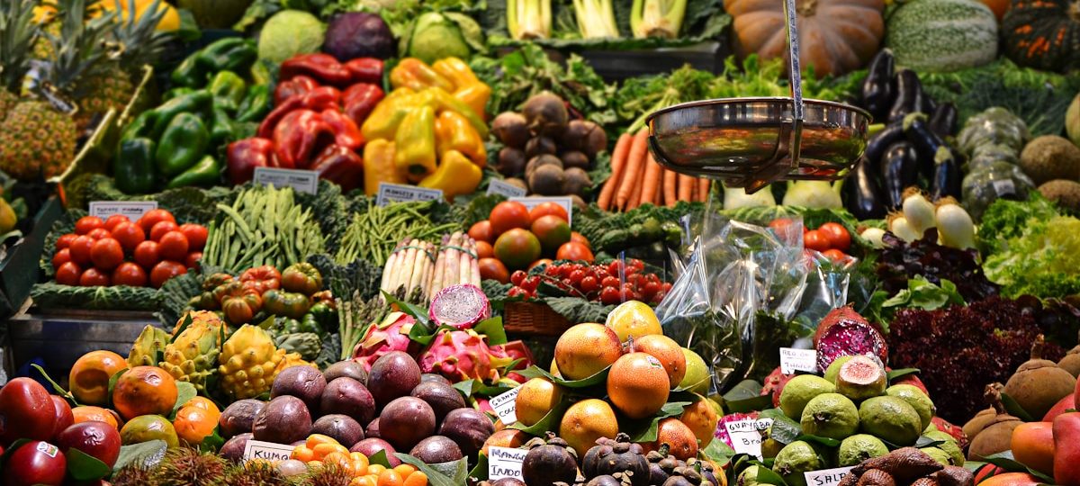 Marché de producteurs locaux, fruits et légumes frais