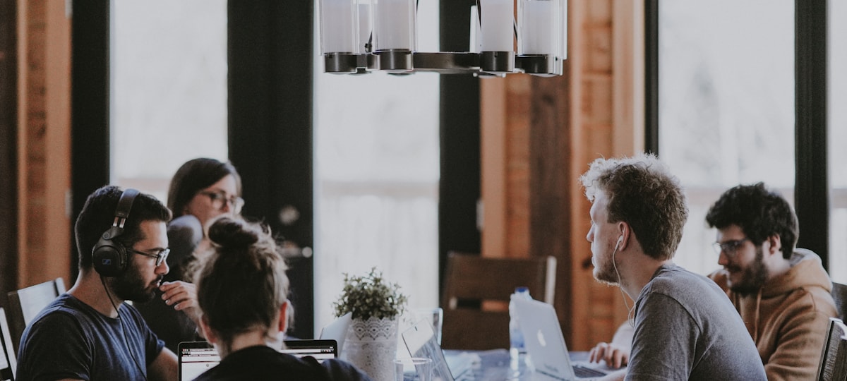 Collaboration professionnelle — partenariat éditorial